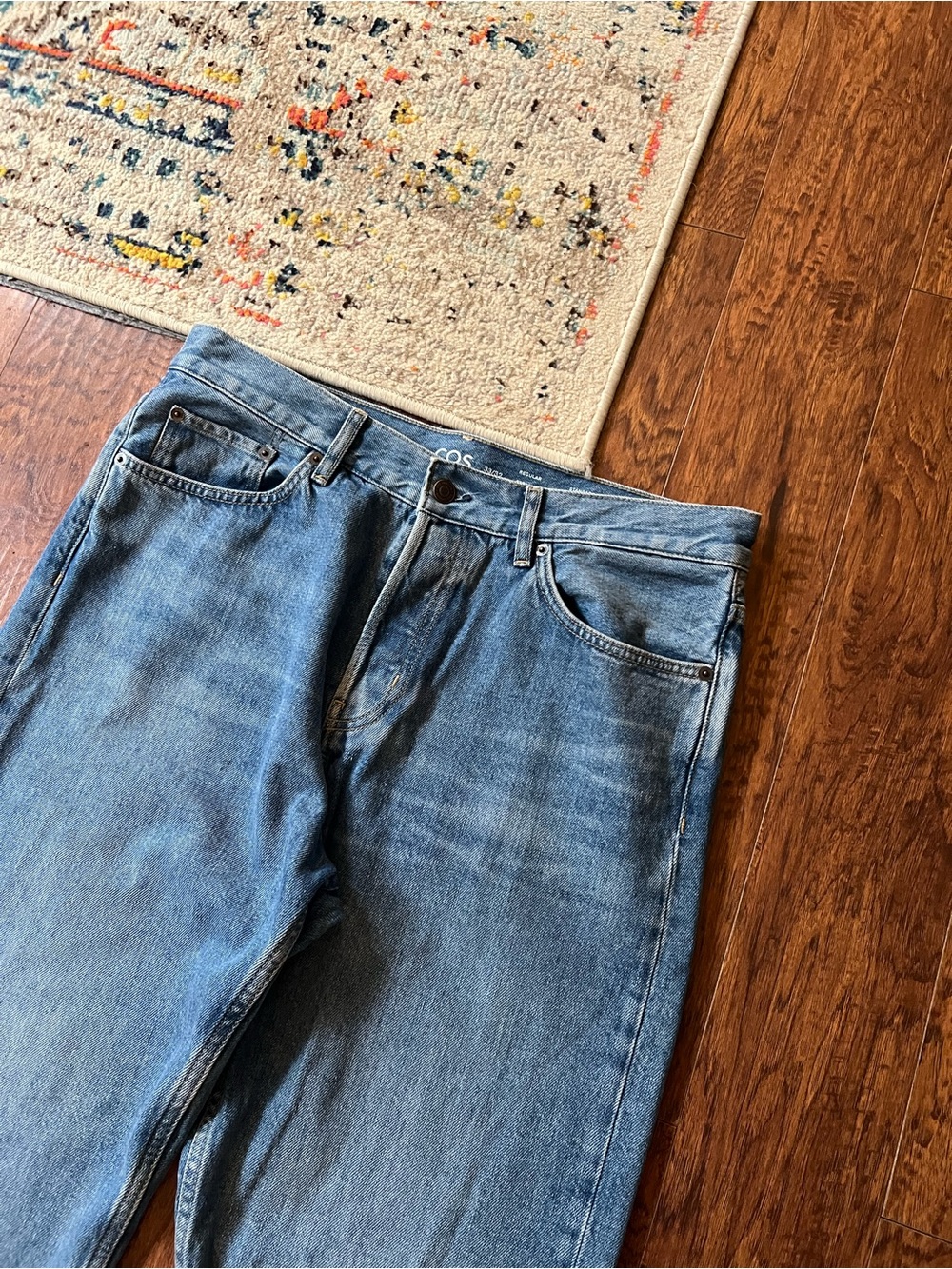 COS Men's Signature Regular Straight Leg Jeans 33x32 Medium Blue Wash - Picture 3 of 6